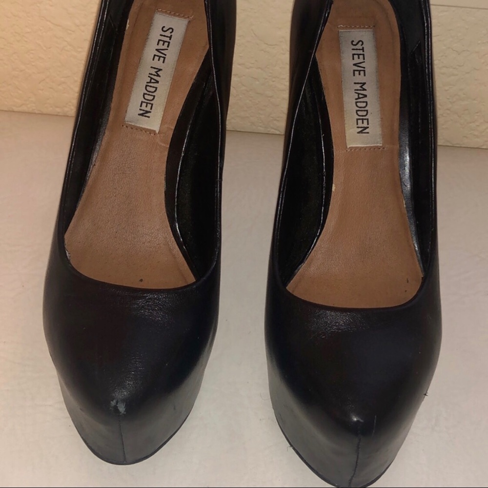 Steve Madden Black & Gold Deja Vu Leather Pumps